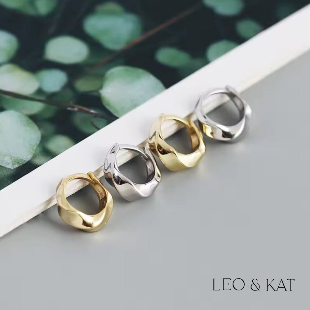 Twisted Huggie Earrings in Gold & Silver. 925 Sterling Silver. #1047